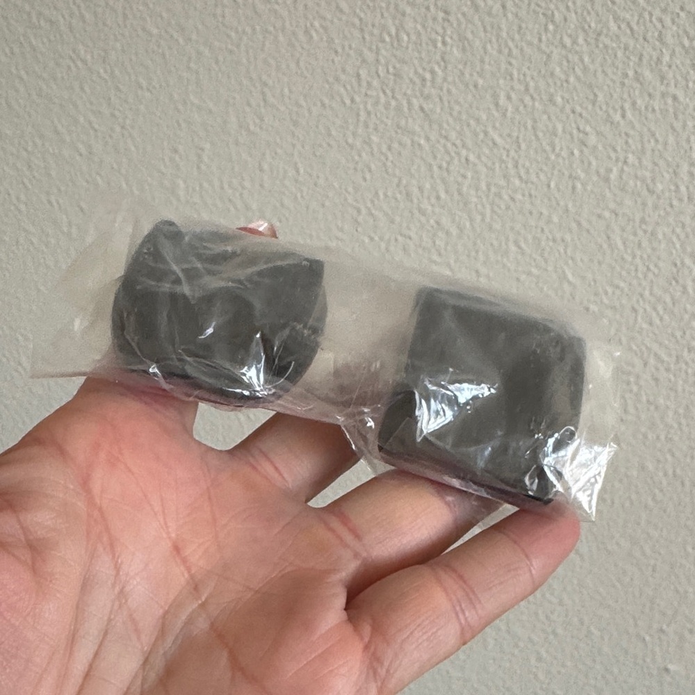 GoPro Black and Red Mount Kit - Picture 5 of 7